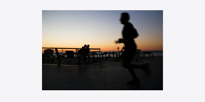 Silicone vs. nylon straps: Which is better for running?